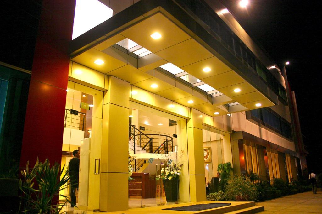 Royal Mamberamo Hotel Sorong Dış mekan fotoğraf