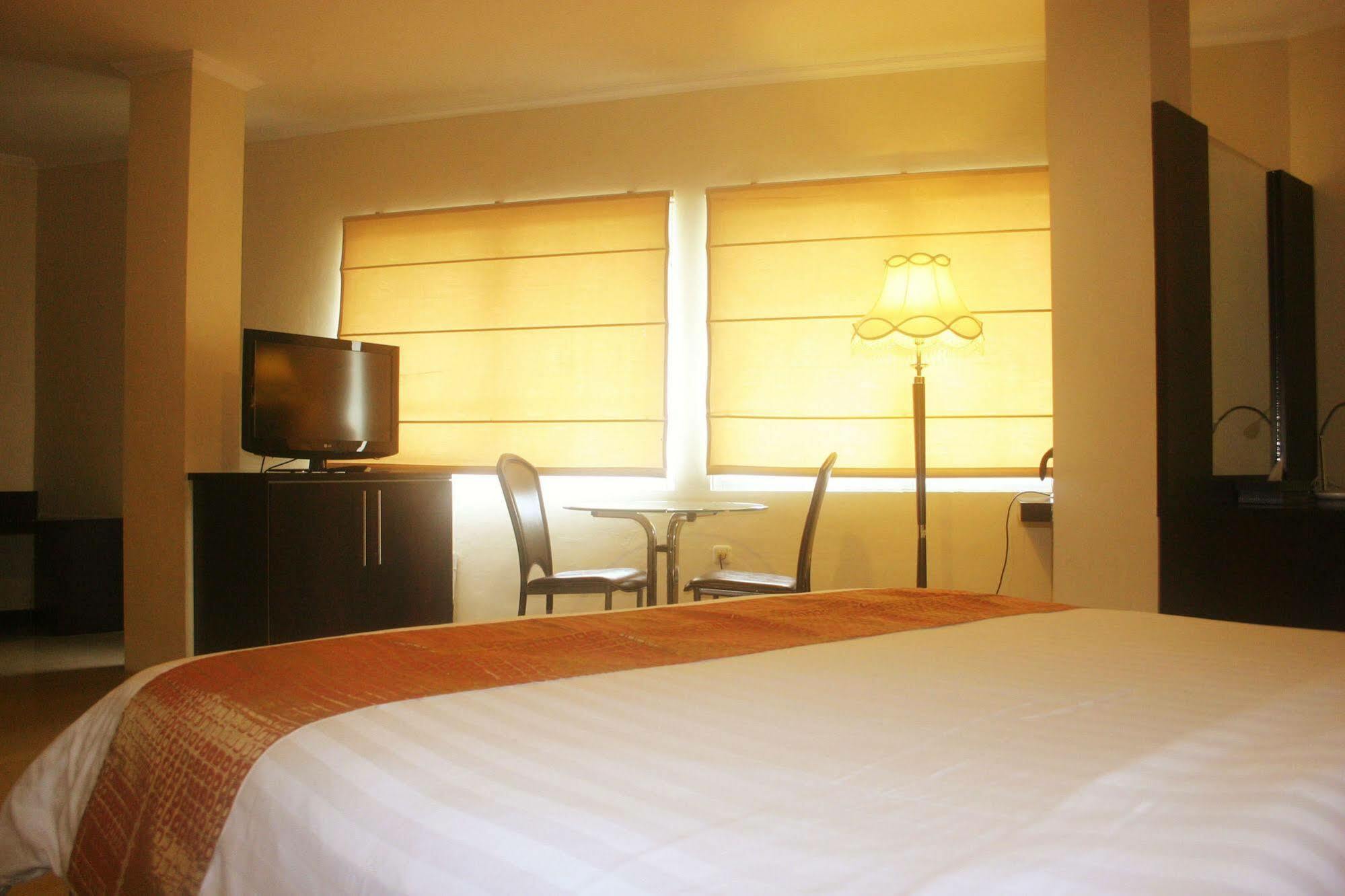 Royal Mamberamo Hotel Sorong Dış mekan fotoğraf