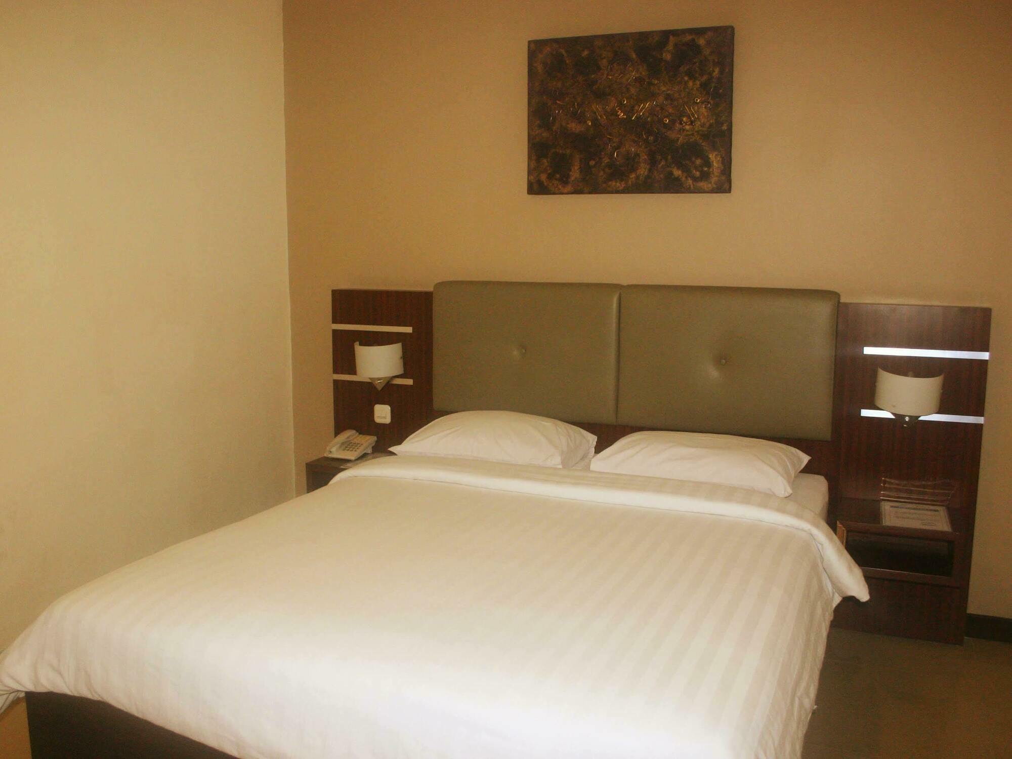 Royal Mamberamo Hotel Sorong Dış mekan fotoğraf