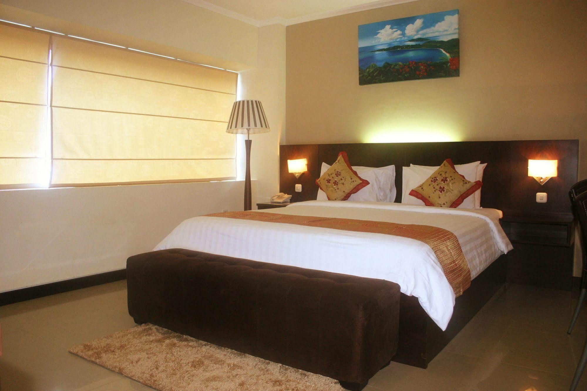 Royal Mamberamo Hotel Sorong Dış mekan fotoğraf