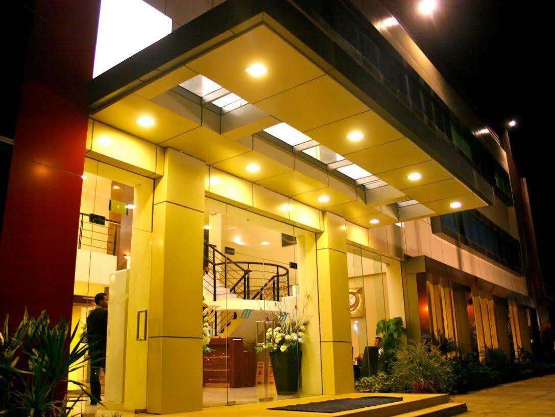 Royal Mamberamo Hotel Sorong Dış mekan fotoğraf
